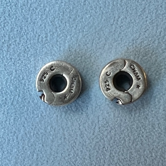 Chamilla, 925 Sterling silver . Set of (2) stoppers for charm bracelet. - Picture 2 of 3